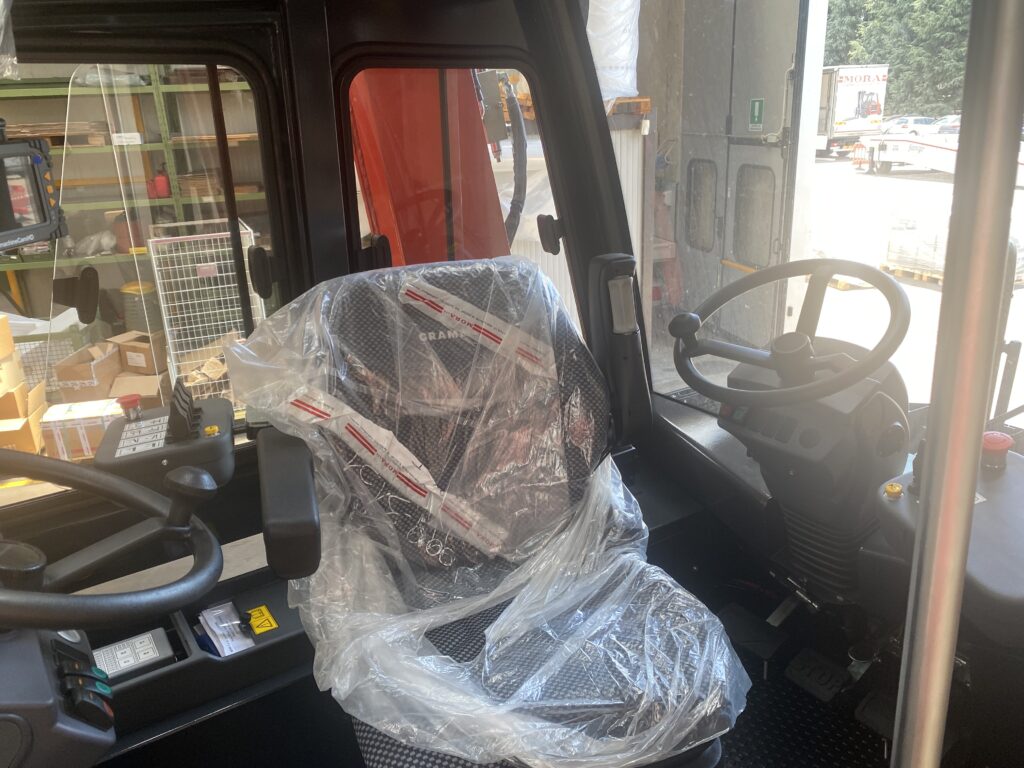 M100E Tracteur poste 180°