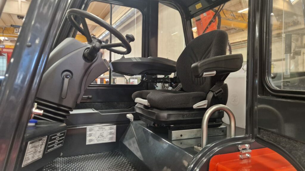 Chariot élévateur EP100RA - Poste de conduite