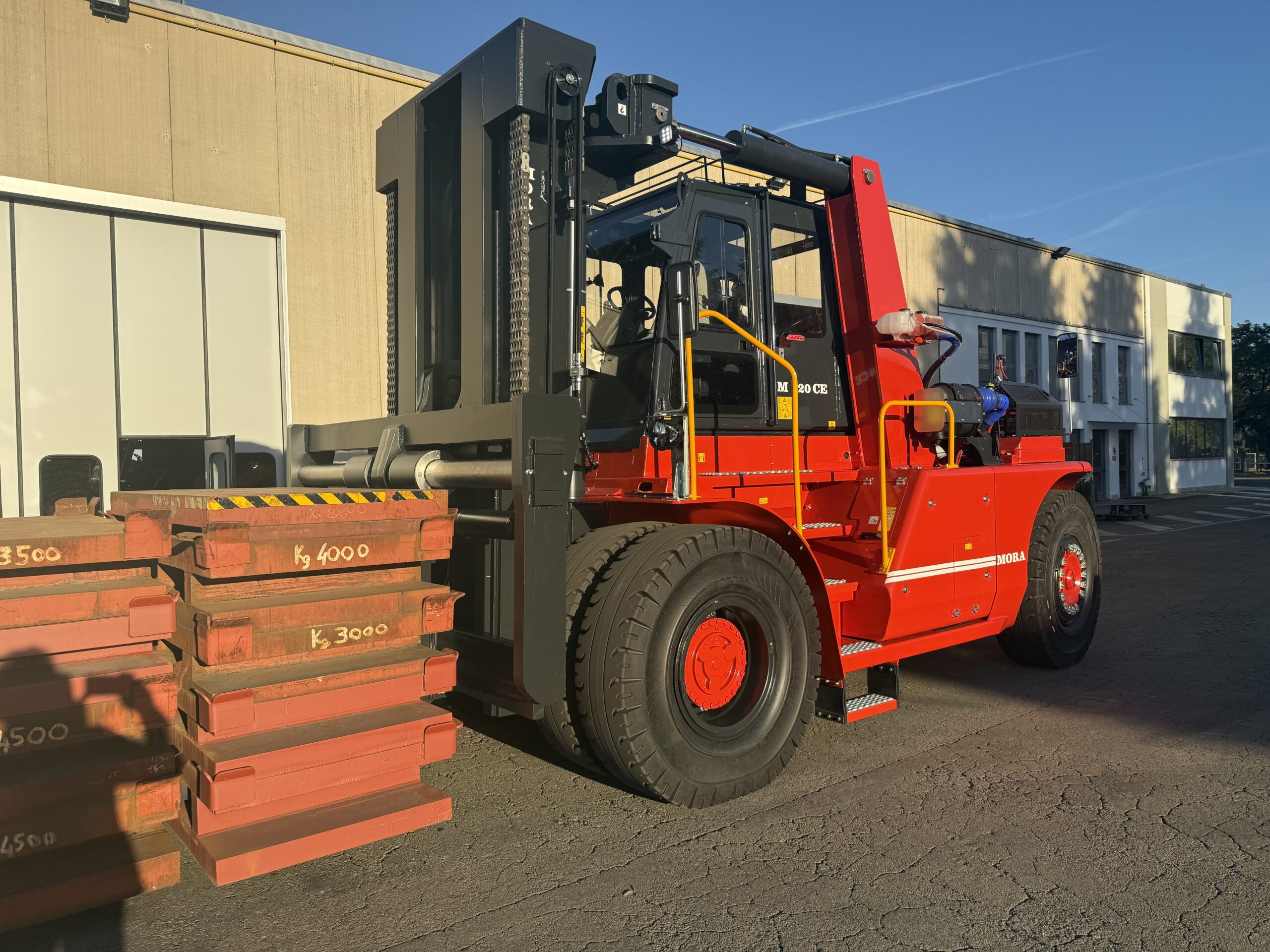 M320CE 12 000 Kg à Cdg 1200 mm
